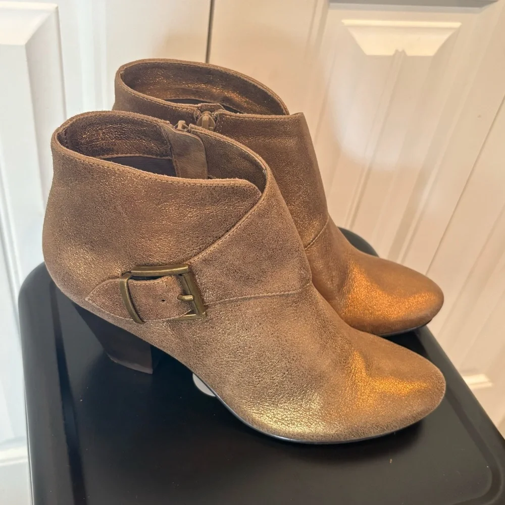 Chico’s Bronze Heeled Ankle‎ Boots Size 9.5